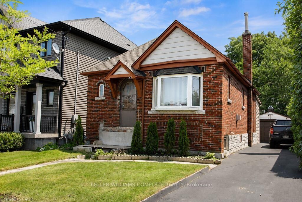 Property Photo:  35 Barons Avenue S  ON L8K 2Y1 