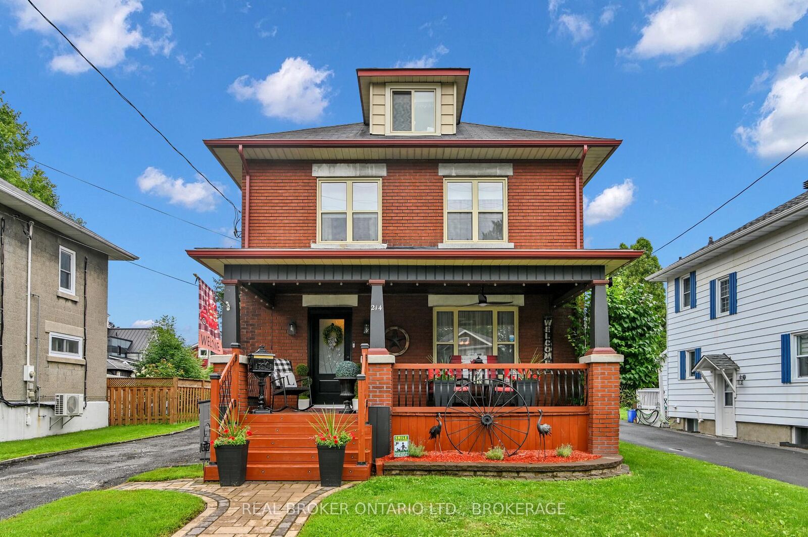 Property Photo:  214 Fourth Street W  ON K6J 2S1 