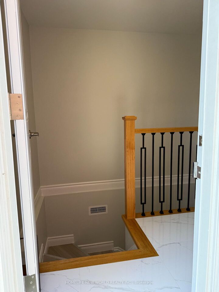 Property Photo:  58 Squire Drive  ON L4S 1C5 