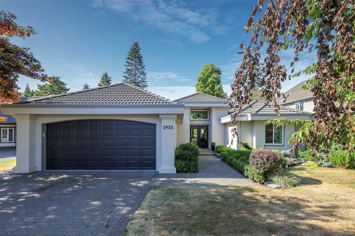 2933 Royal Vista Way — photo 1