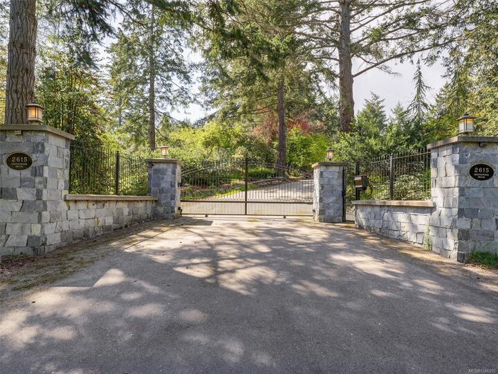Property Photo: 2615 Queenswood Dr BC V8N 1X6