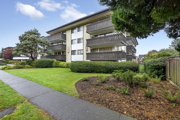 Property Photo: 964 Heywood Ave #414 BC V8V 2Y5