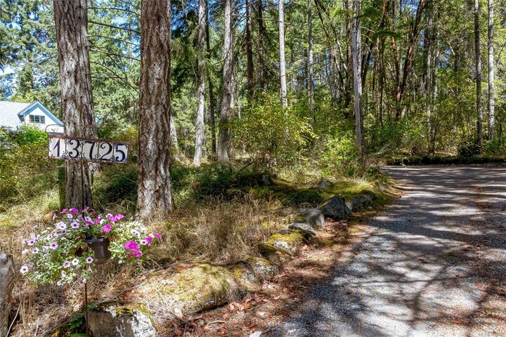 Property Photo:  13725 Jennifer Rd  BC V9G 1G4 