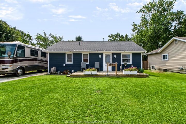 612 Simcoe Street — photo 1