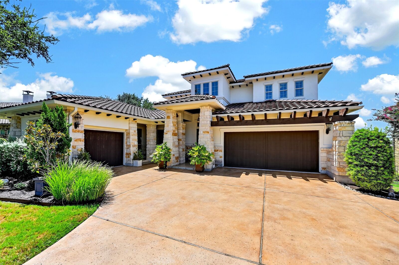 Property Photo:  203 Martinique Pass  TX 78734 