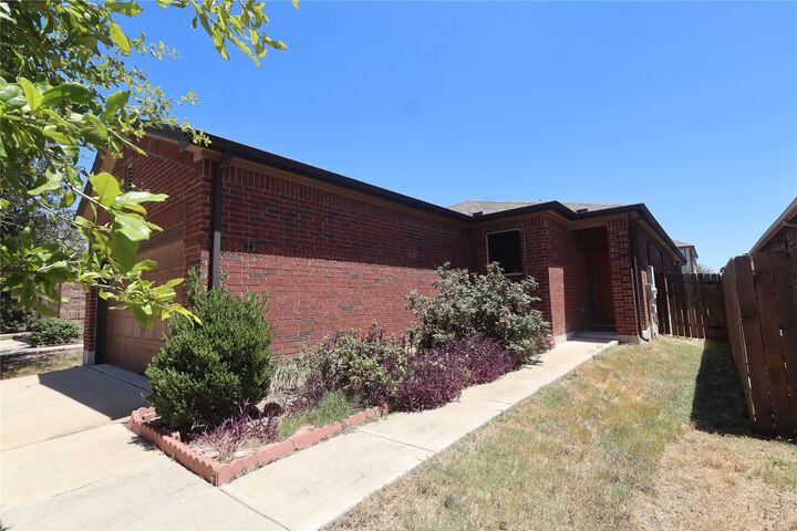 Property Photo:  17009 Gibbons Path  TX 78664 