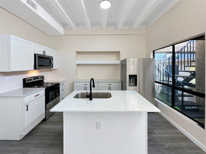Property Photo:  5920 Lago Vista Way C-23  TX 78645 