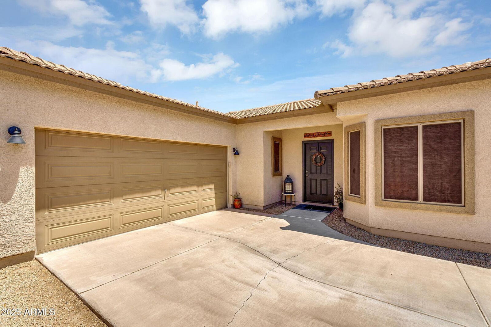 Property Photo: 948 E Savannah Drive AZ 85225