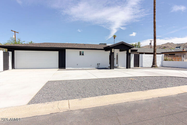 Property Photo: 8435 S 16th Place AZ 85042