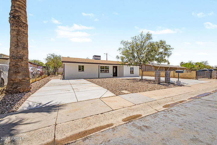 Property Photo:  1609 W Chipman Road  AZ 85041 