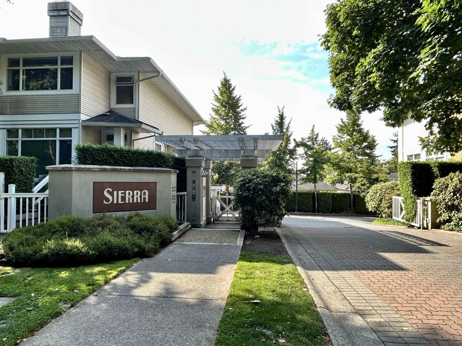 Property Photo: 3596 Whitney Place 1 BC V5S 4T2