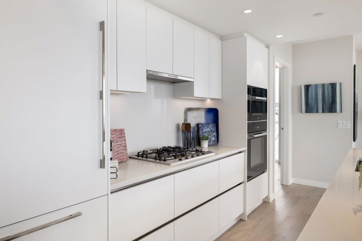 Property Photo: 485 W 42nd Avenue 1402 BC V5Y 0R6