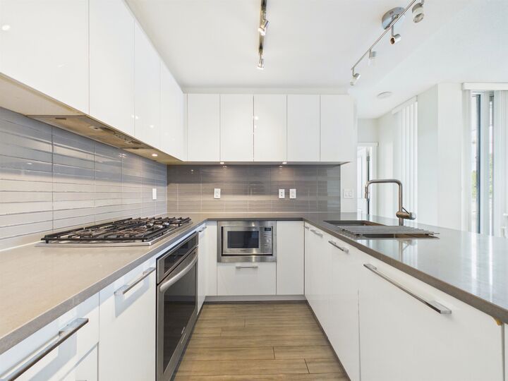 Property Photo: 6658 Dow Avenue 505 BC V5H 0C7