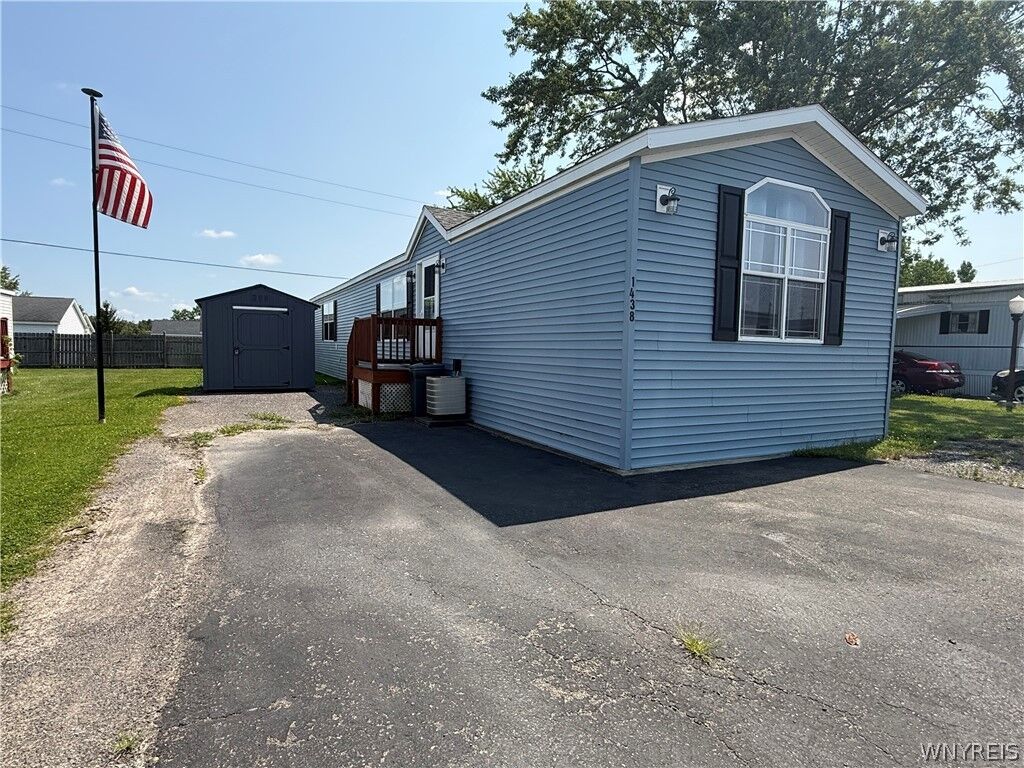 Property Photo: 1438 East Dr NY 14004