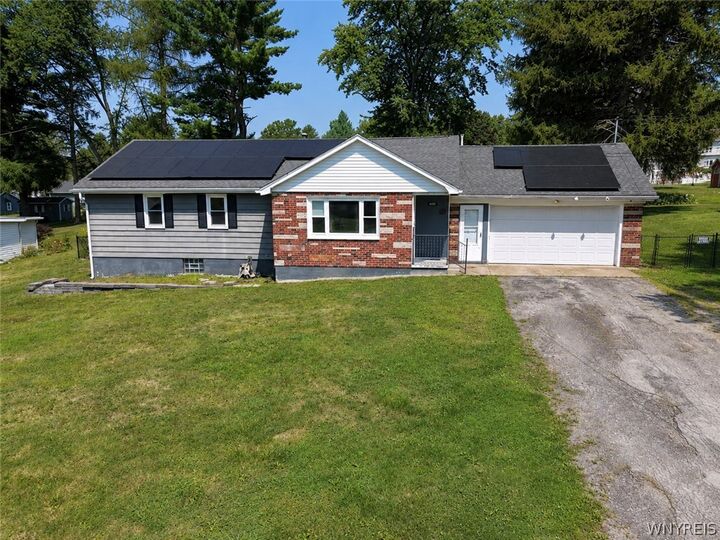 Property Photo:  6727 Hillcroft Drive  NY 14025 