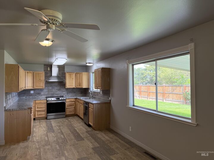 Property Photo: 1309 SW 11th Ave OR 97914