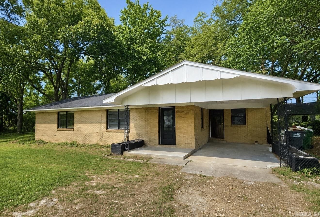 Property Photo:  2315 S Orlando  AR 71603 