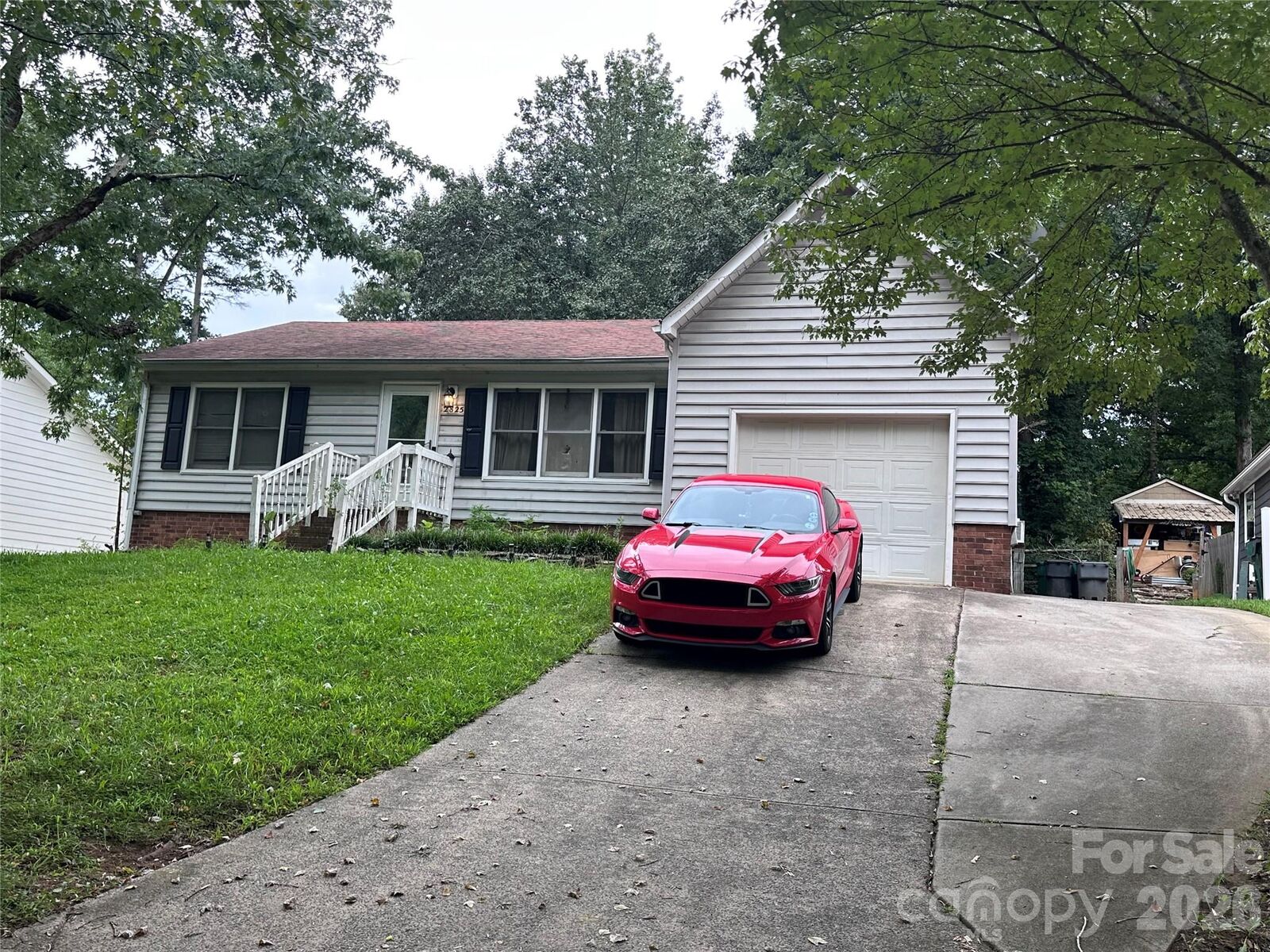 Property Photo: 2825 Allenton Trails Lane NC 28212