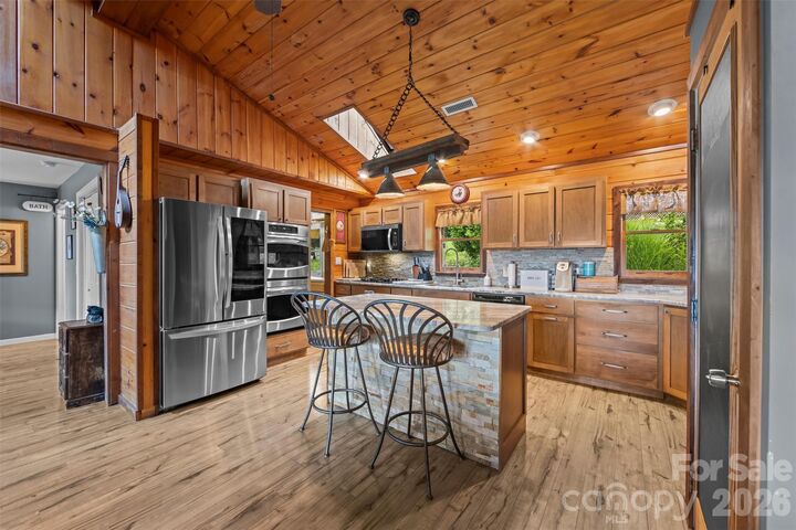 Property Photo: 263 Pilgrims Lane NC 28714