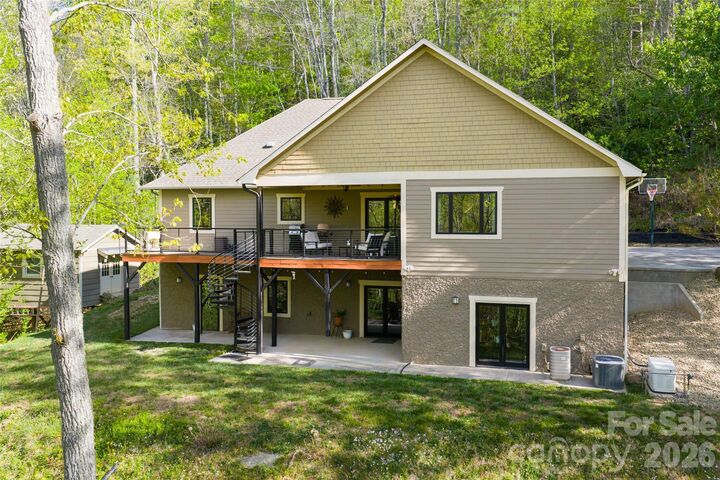 Property Photo:  36 Snowshoe Drive  NC 28803 