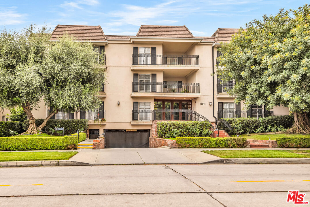 Property Photo: 15248 Dickens St, Unit 103 CA 91403