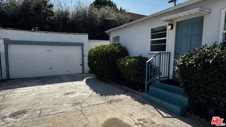 Property Photo:  1941 Barry Ave  CA 90025 