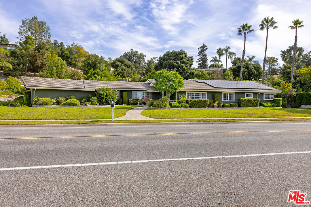 Property Photo:  1162 Calle Yucca  CA 91360 