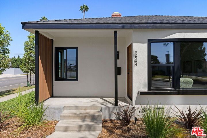 Property Photo:  3604 S Muirfield Rd  CA 90016 