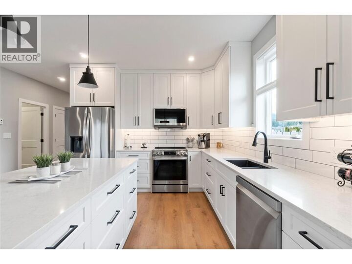 Property Photo: 1330 10 Street Southwest 16 BC V1E 0E4
