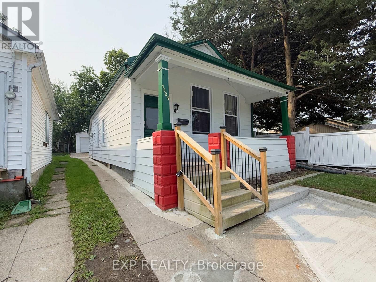 Property Photo: 1025 York Street ON N5W 2T4