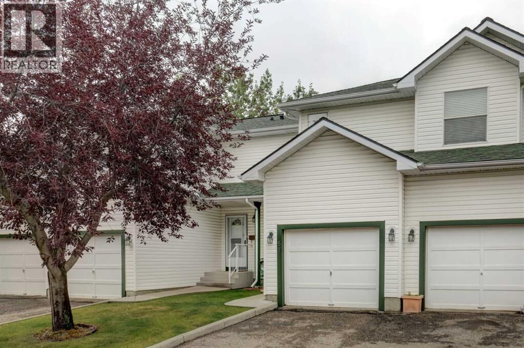 Property Photo:  57 Sandpiper Lane Northwest  AB T3K 4L7 