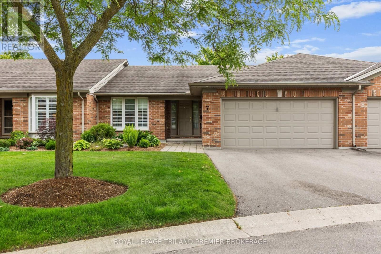 Property Photo: 1755 Louise Boulevard 7 ON N6G 5G4