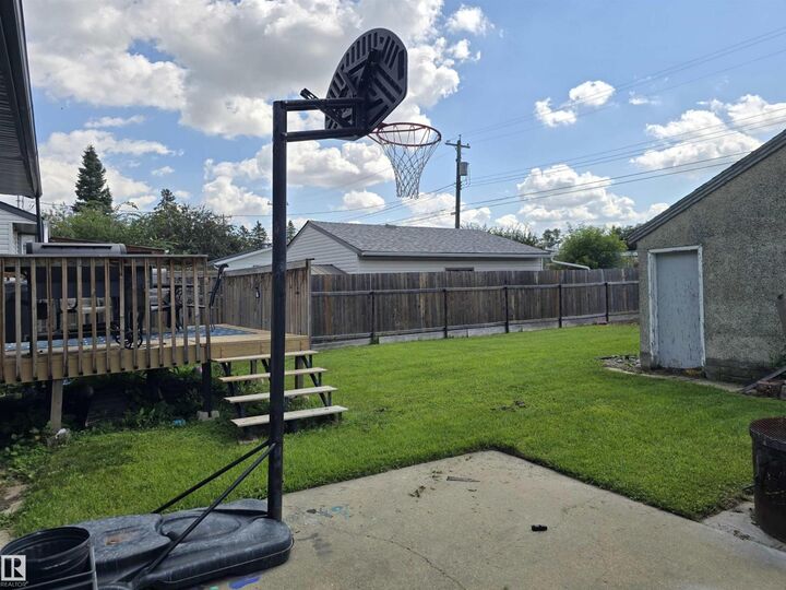 Property Photo: 4033 117 Av NW NW AB T5W 0Y1