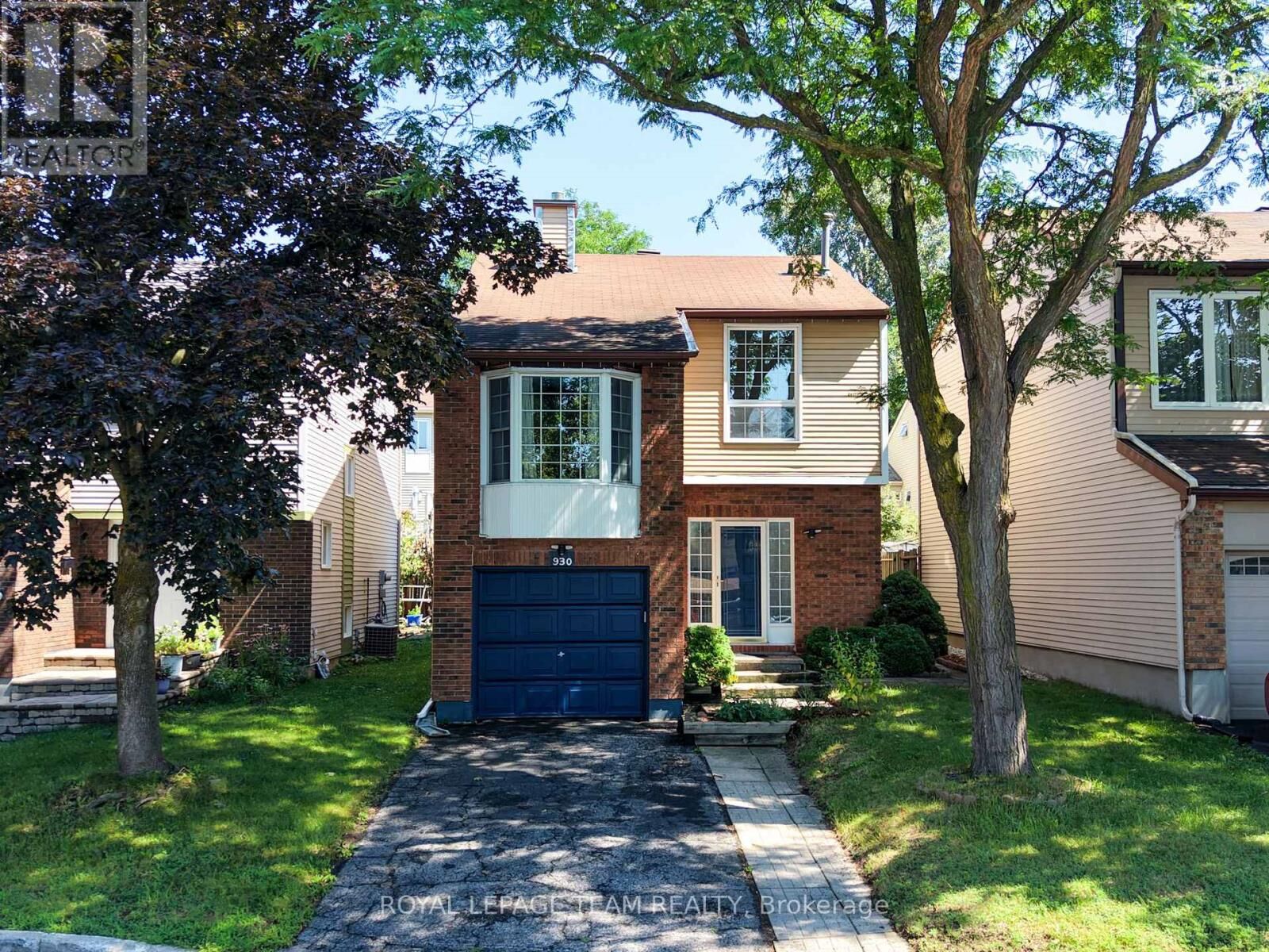 Property Photo:  930 Alenmede Crescent  ON K2B 8K5 
