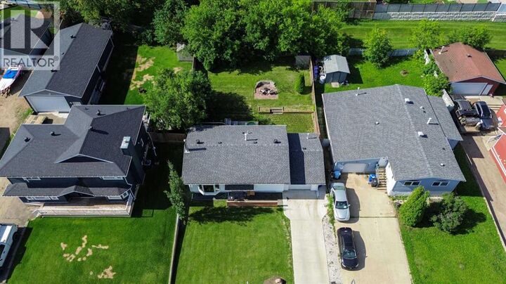 Property Photo:  525 Beacon Hill Drive  AB T9H 2R4 