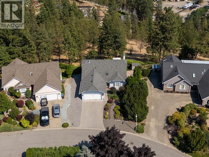Property Photo: 735 Nahanni Place BC V1V 1N5