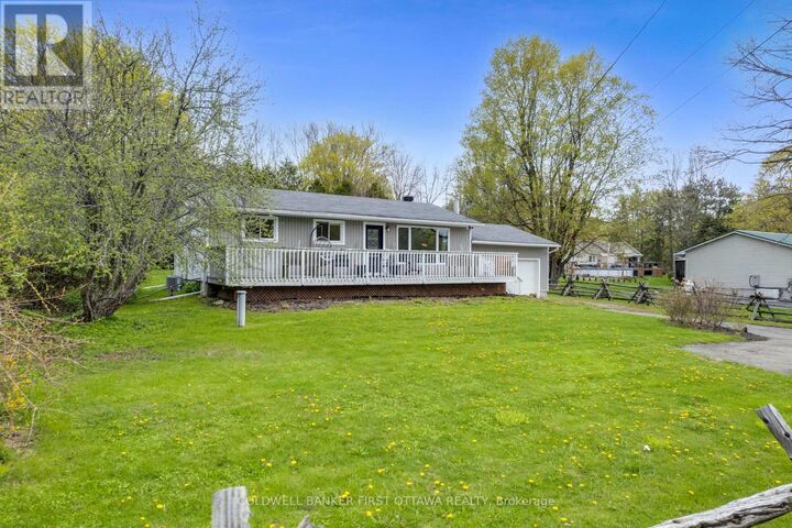 Property Photo: 2498 Rideau Ferry Road ON K7H 3C7