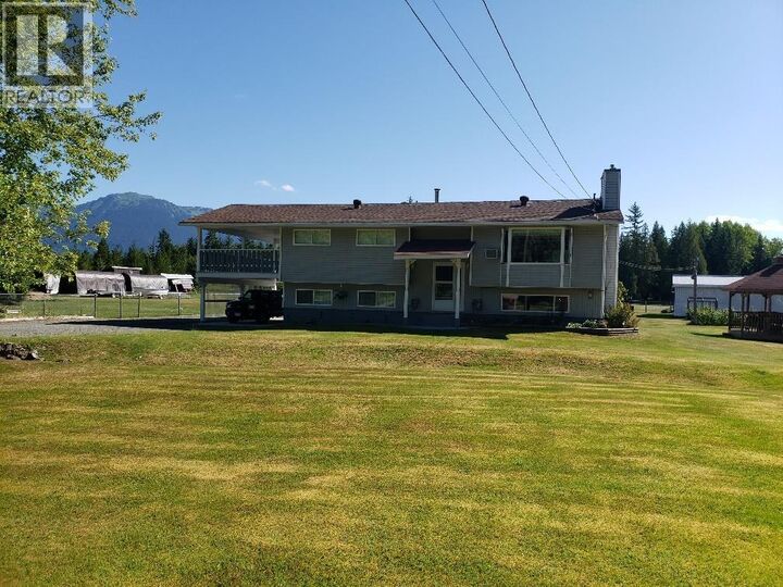 518 Kalum Lake Road — photo 1