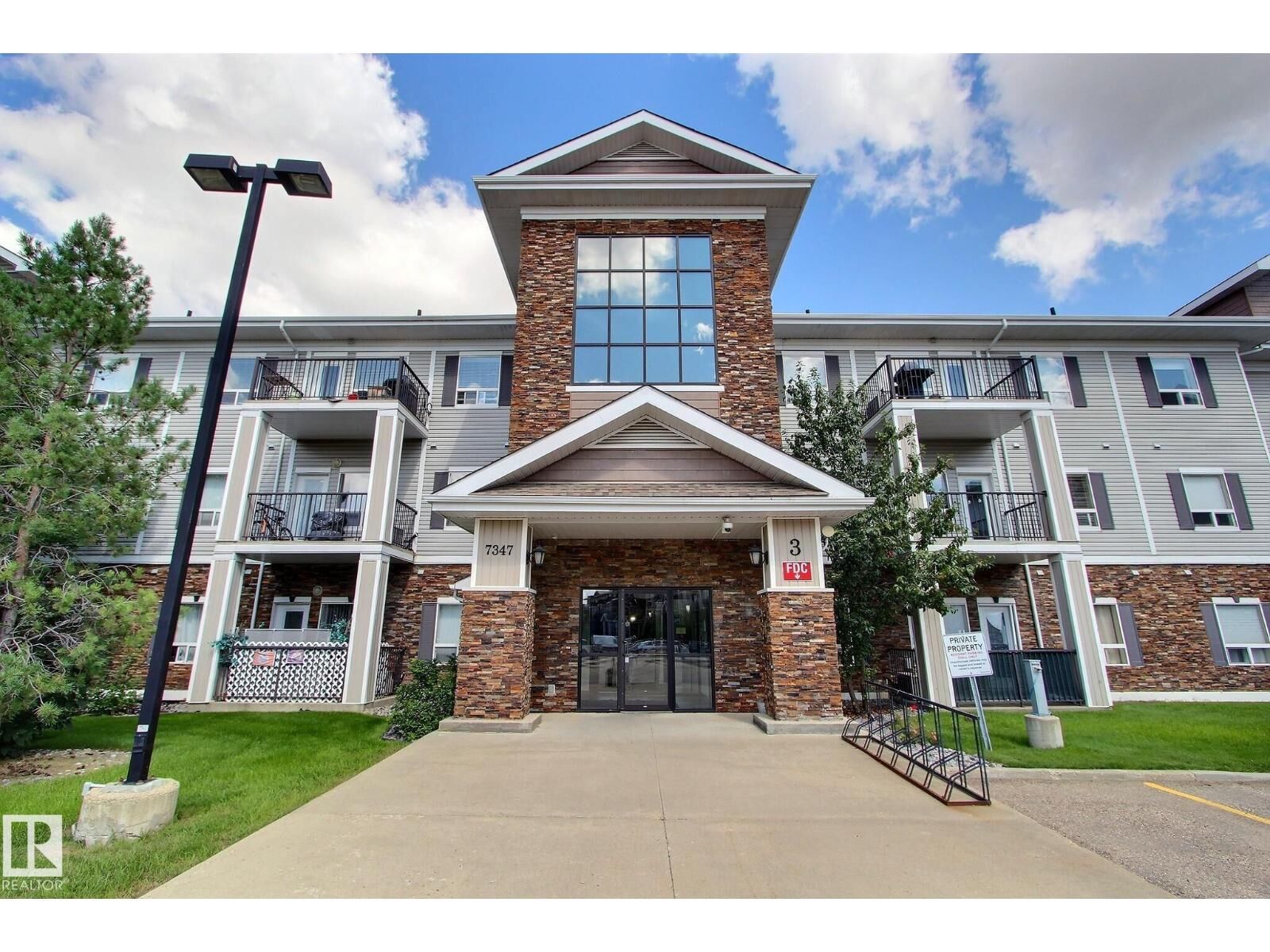 Property Photo: #3207 7347 South Terwillegar Dr NW AB T6R 0M3