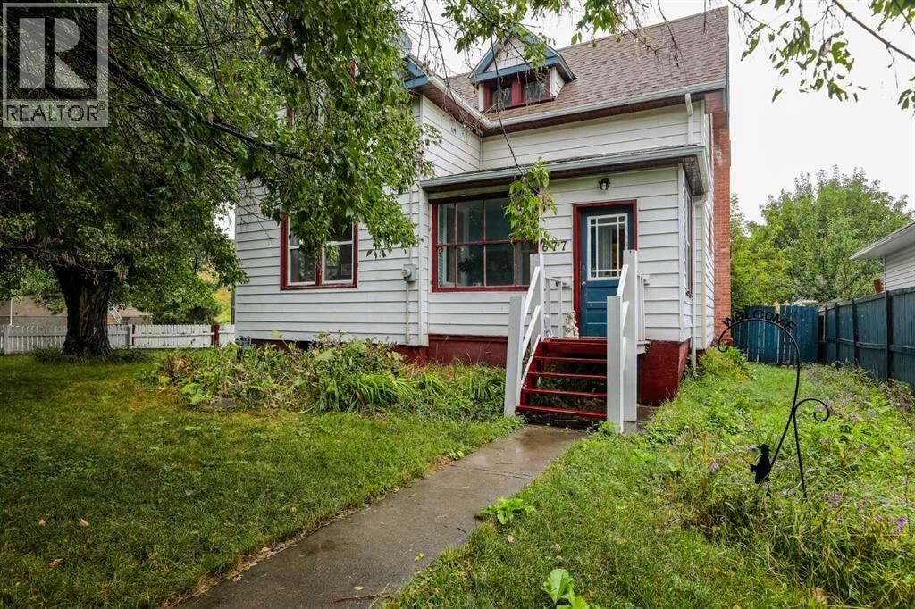 Property Photo:  677 Frederick Street  AB T0K 1W0 
