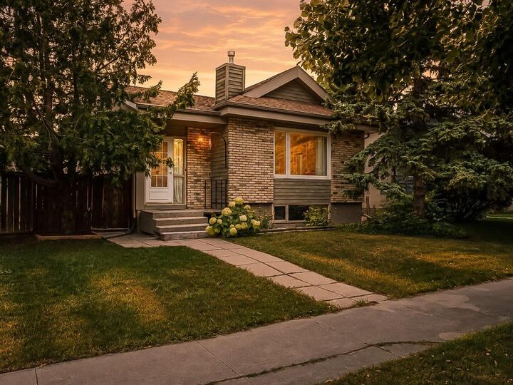 Property Photo: 350 Ashworth Street MB R2N 2L7