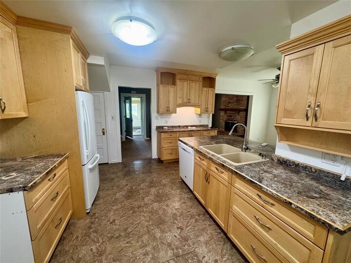 Property Photo: 25 Birch Street MB R0E 1M0