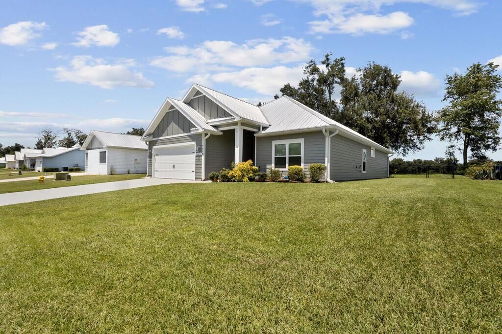 Property Photo:  7618 Juanita Pl  FL 32693 