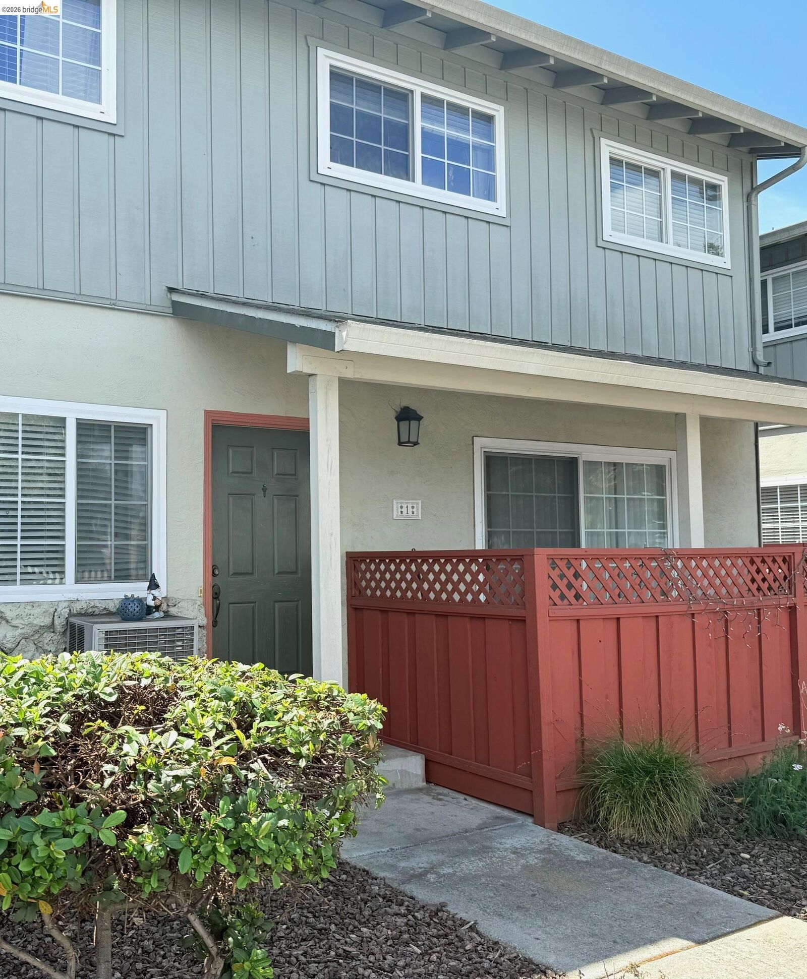 Property Photo: 650 Fargo Ave 1 CA 94579
