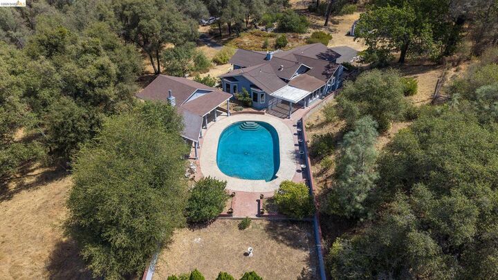 Property Photo: 17910 Dolores Ln CA 95370