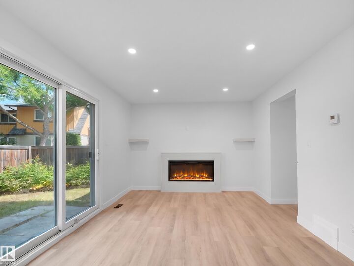 Property Photo: 126 Woodstock NW AB T5T 0H6