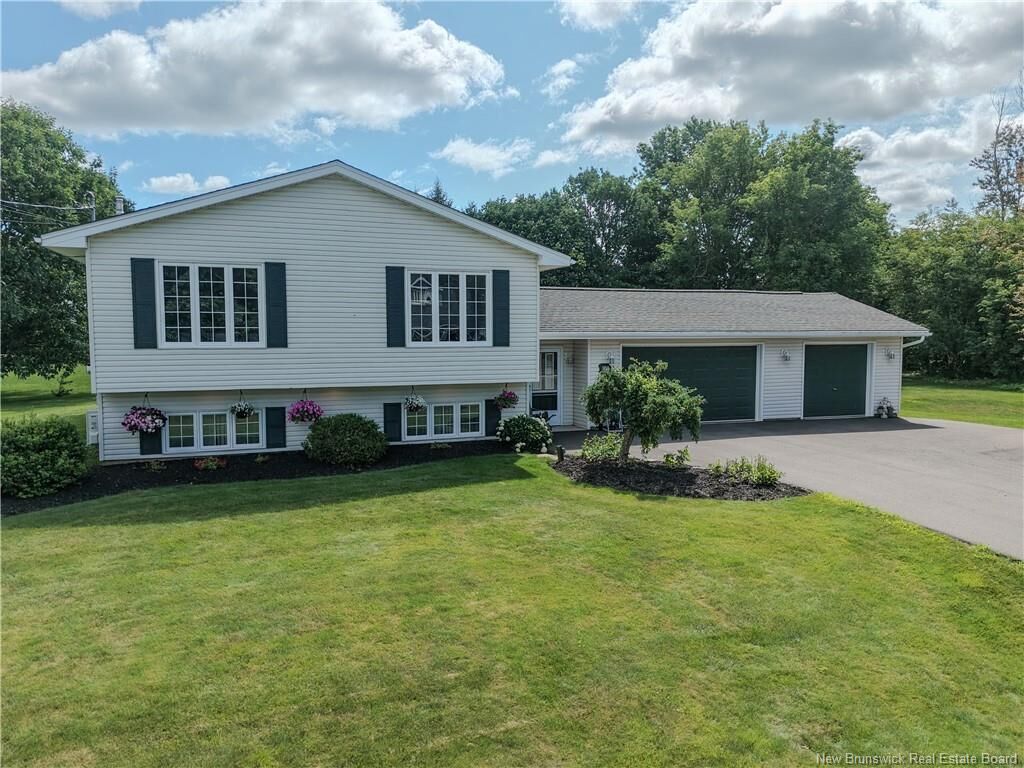 Property Photo: 11 Clover Court NB E4E 2L8