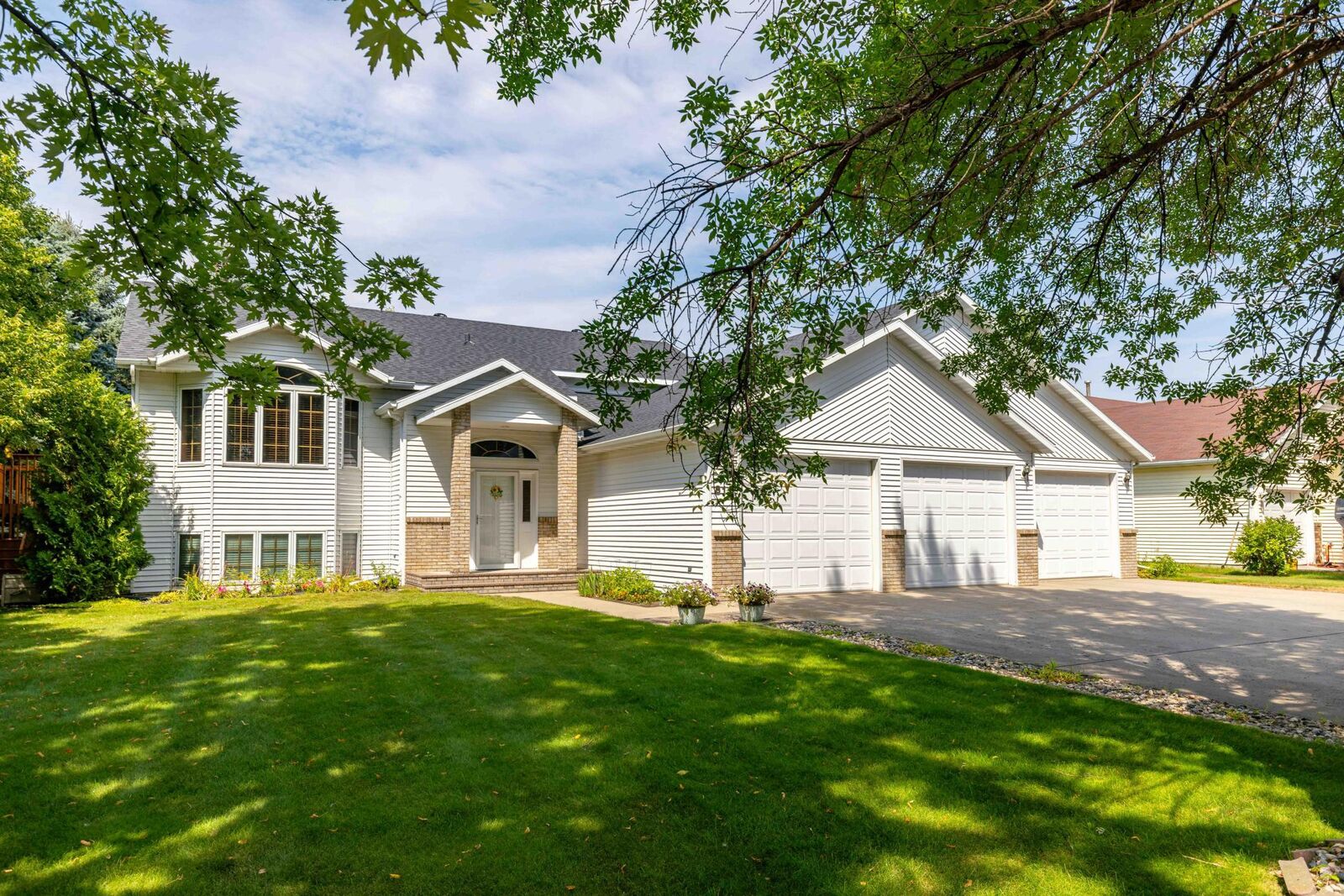 Property Photo: 811 4th Avenue NE MN 56514