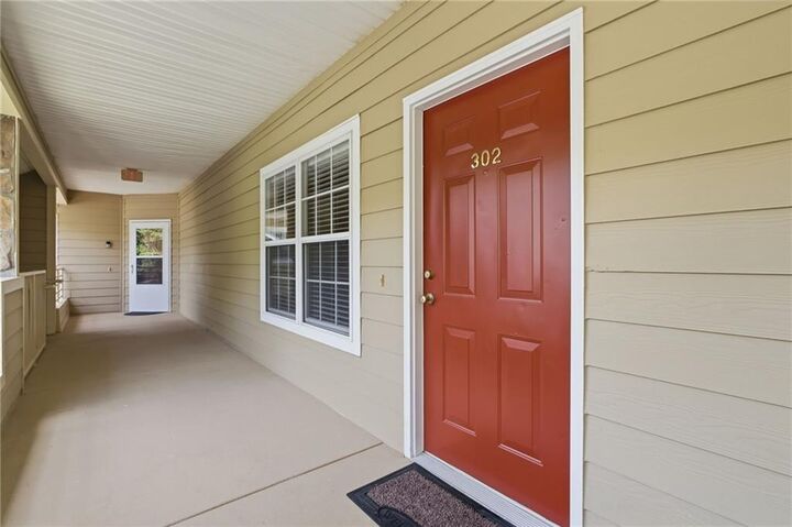 Property Photo: 92 Gleneagle Court 302B GA 30525