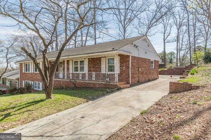 Property Photo: 2110 Lavista Circle GA 30354